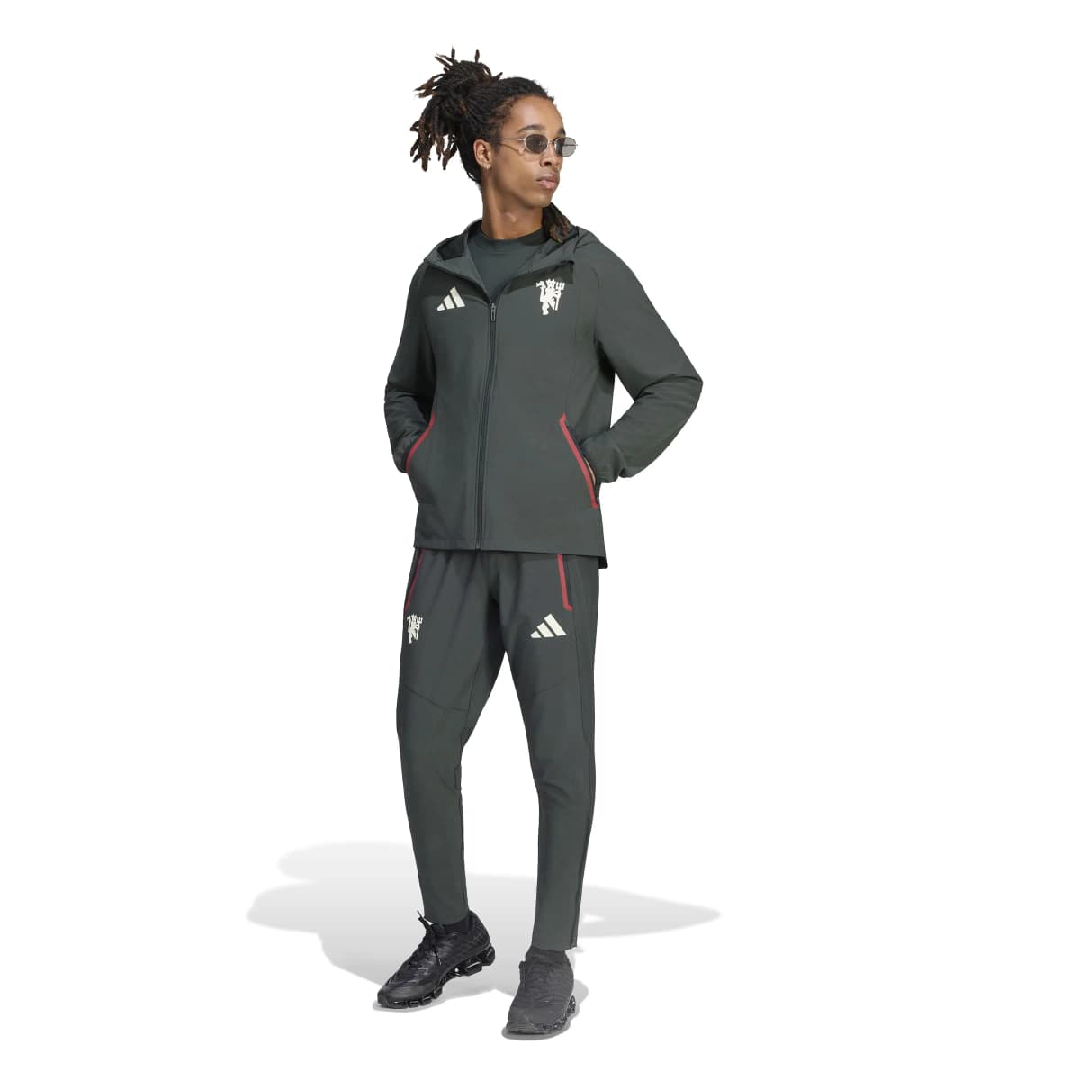 adidas Manchester United Tiro Travel Trainingspak 2026-2027 Donkerolijfgroen